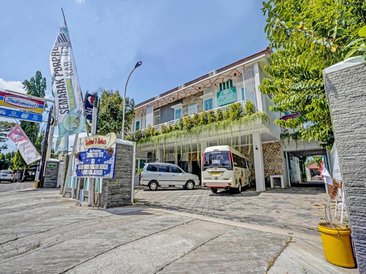 Capital O 91318 House Of Siti Boutique Homestay Jember Exterior photo